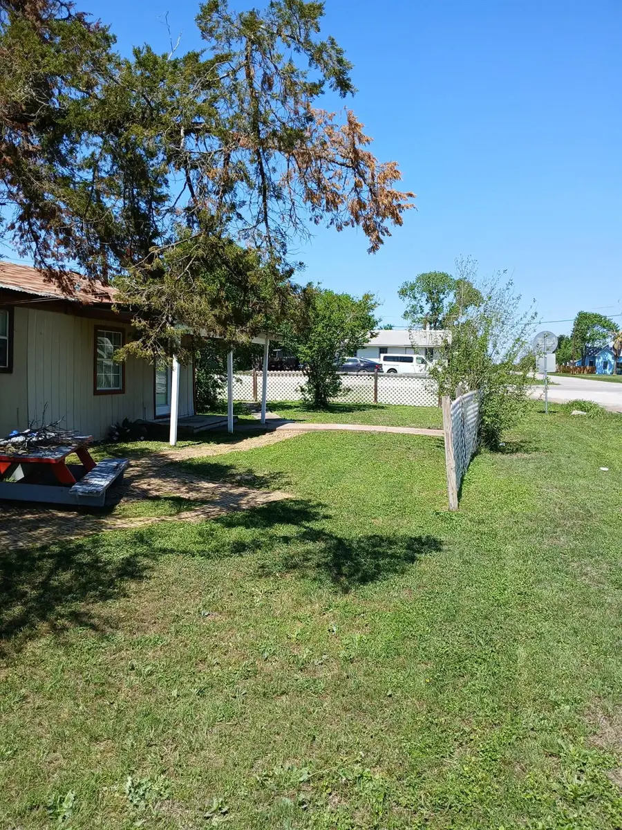 310 E Parsons St, Manor, TX 78653 - Image #3