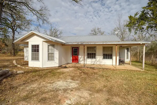 148 Pine Valley Dr, Paige, TX 78659