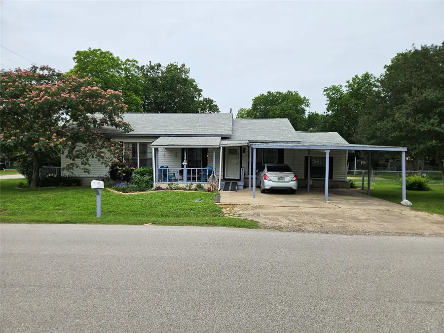 1206 W 8th St, Caldwell, TX 77836 - #2