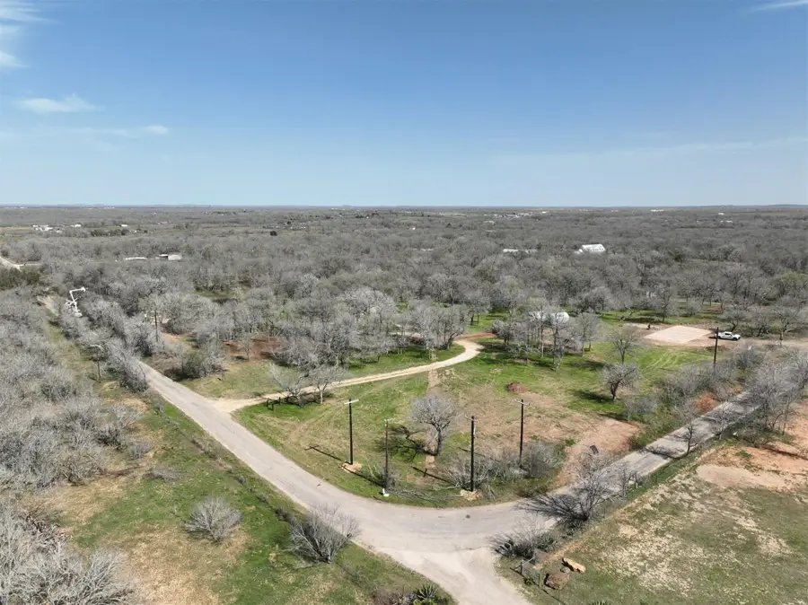 797 Roosevelt Rd, Luling, TX 78648 - Image #2