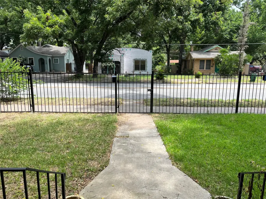 2511 E Cesar Chavez St, Austin, TX 78702 - Image #2