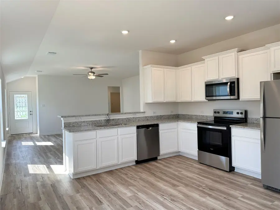 117 Morrison Dr, Jarrell, TX 76537 - Image #2