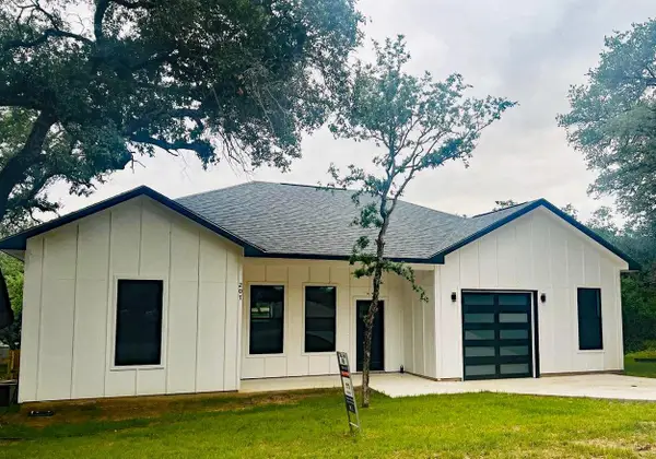 207 Laurel Ln, Spicewood, TX 78669