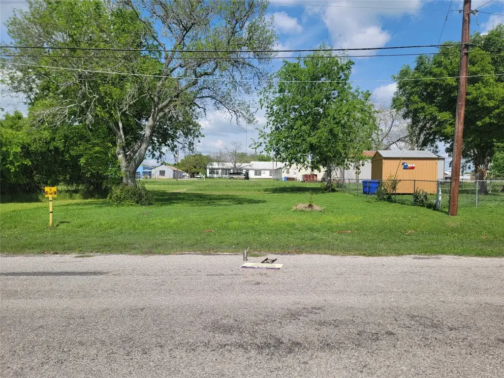 509 Migl, Yoakum, TX 77995 - Image #1