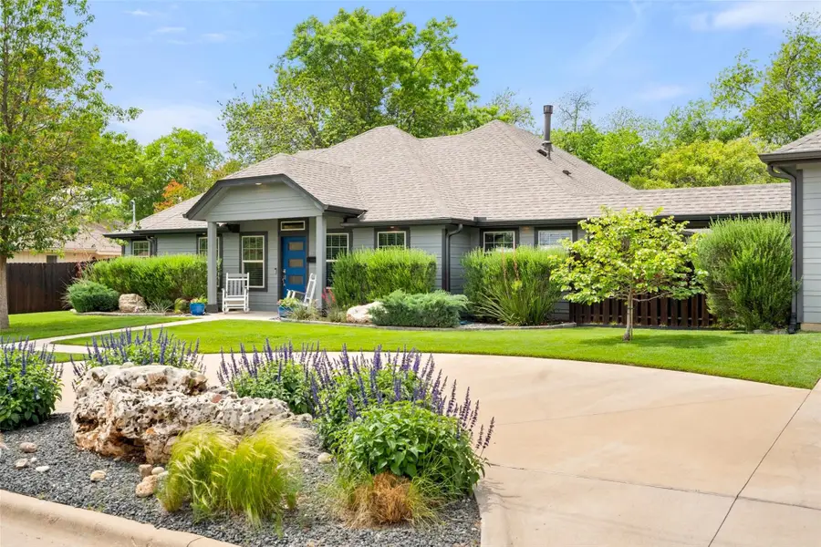 1614 S College St, Georgetown, TX 78626 - #2