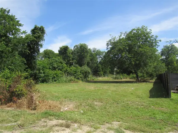 748 W Elm St, Bartlett, TX 76511