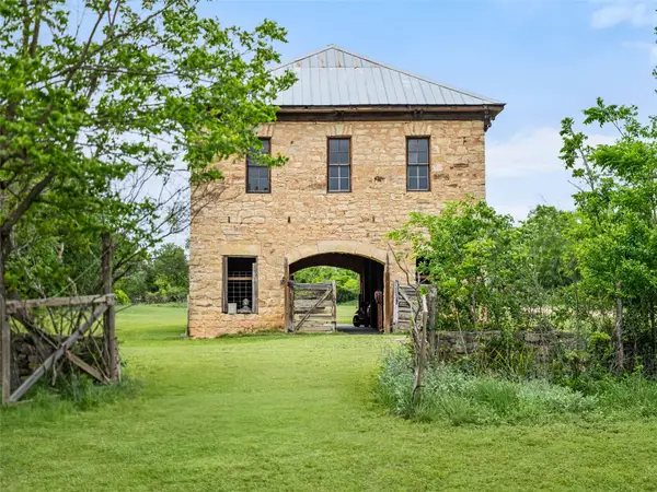 426 E Ranch Road 962 East, Round Mountain, TX 78663