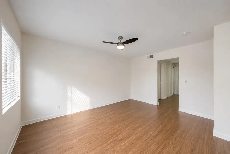 2207 Leon St #104, Austin, TX 78705 - #3