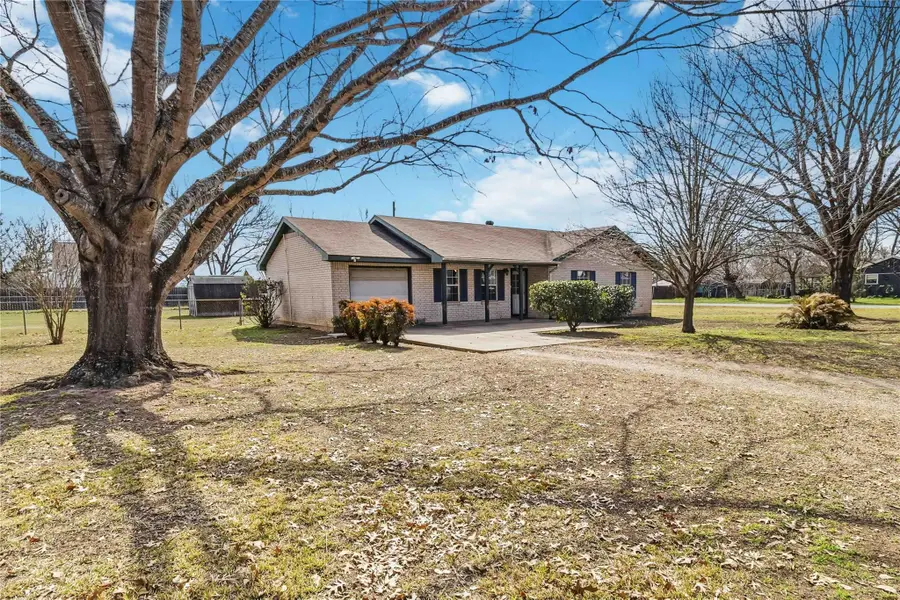 405 Lynch St, Smithville, TX 78957 - #2
