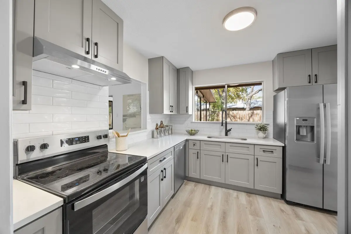 202 S Lake Creek Dr, Round Rock, TX 78681 - Image #1