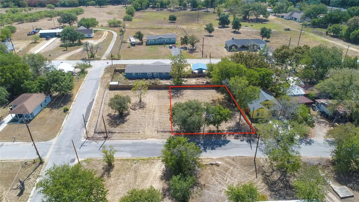 220 Daisy Ave, Luling, TX 78648 - #1