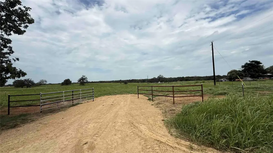 8276 Old Colony Line Rd, Dale, TX 78616 - Image #2