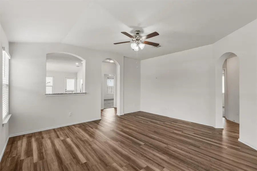 103 Reagor Dr, Taylor, TX 76574 - Image #3