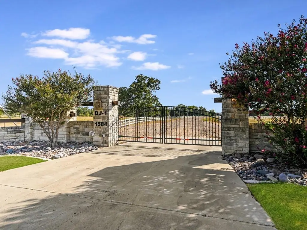 1584 County Road 226 Rd, Giddings, TX 78942 - Image #1