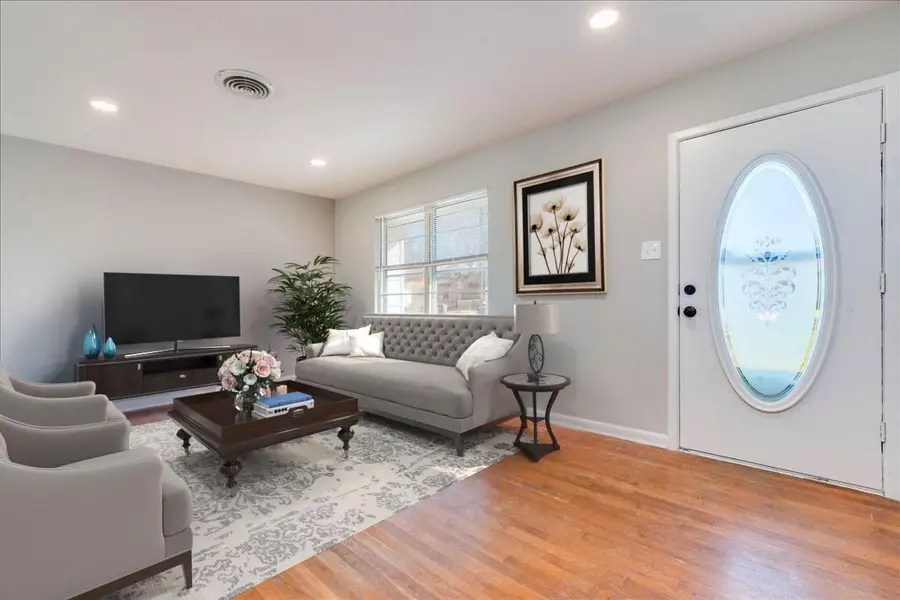 704 S 3rd St, Copperas Cove, TX 76522 - #3