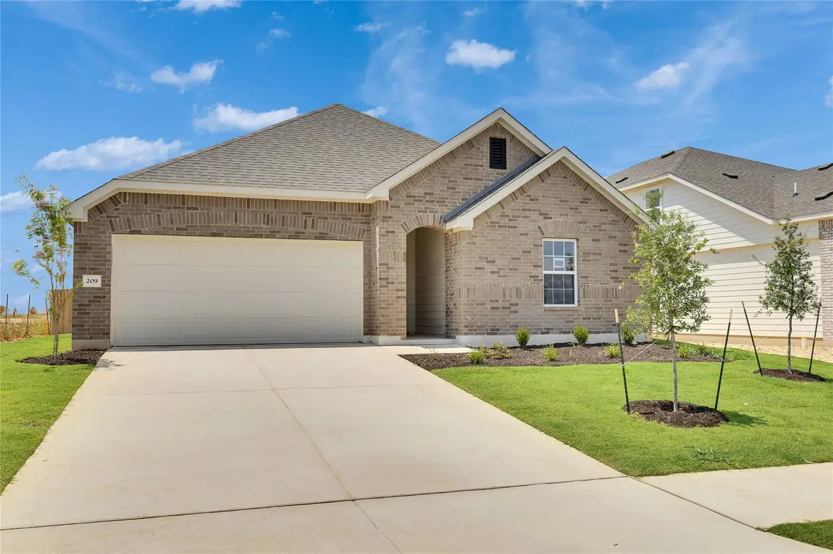 209 Red Wolf Dr, Jarrell, TX 76537 - Image #1