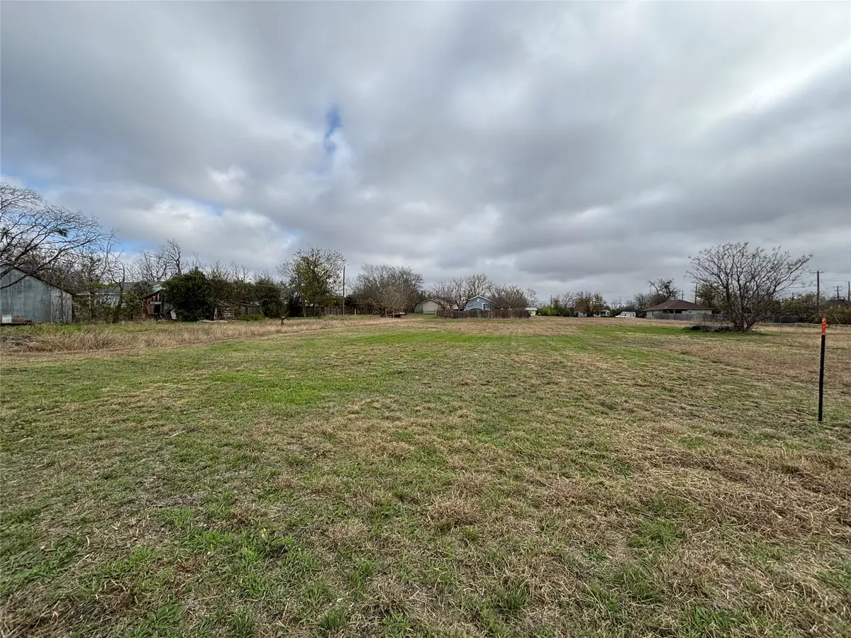 1302 Frink St, Taylor, TX 76574 - Image #1