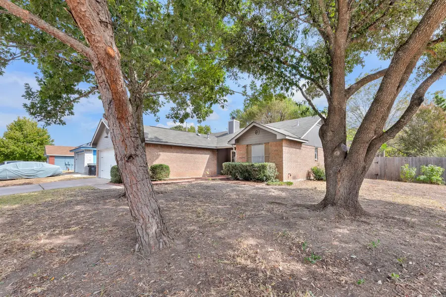 302 Clarks Way, Hutto, TX 78634 - Image #2
