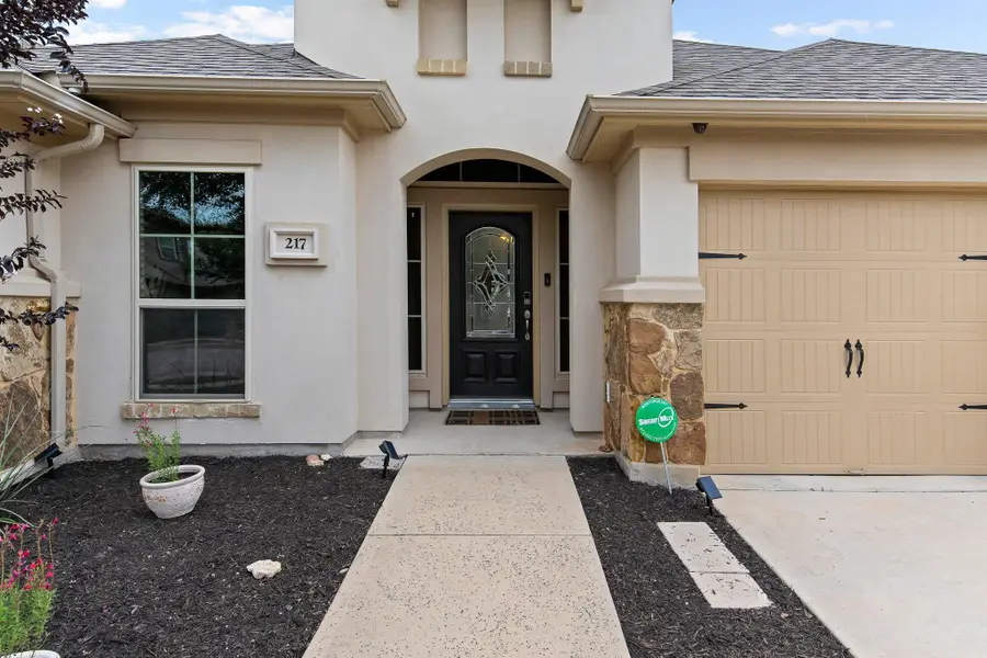 217 Serrano St, Georgetown, TX 78628 - Image #2