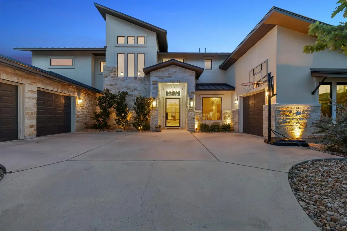204 Ringtail Stream Dr, Lakeway, TX 78738 - Image #1