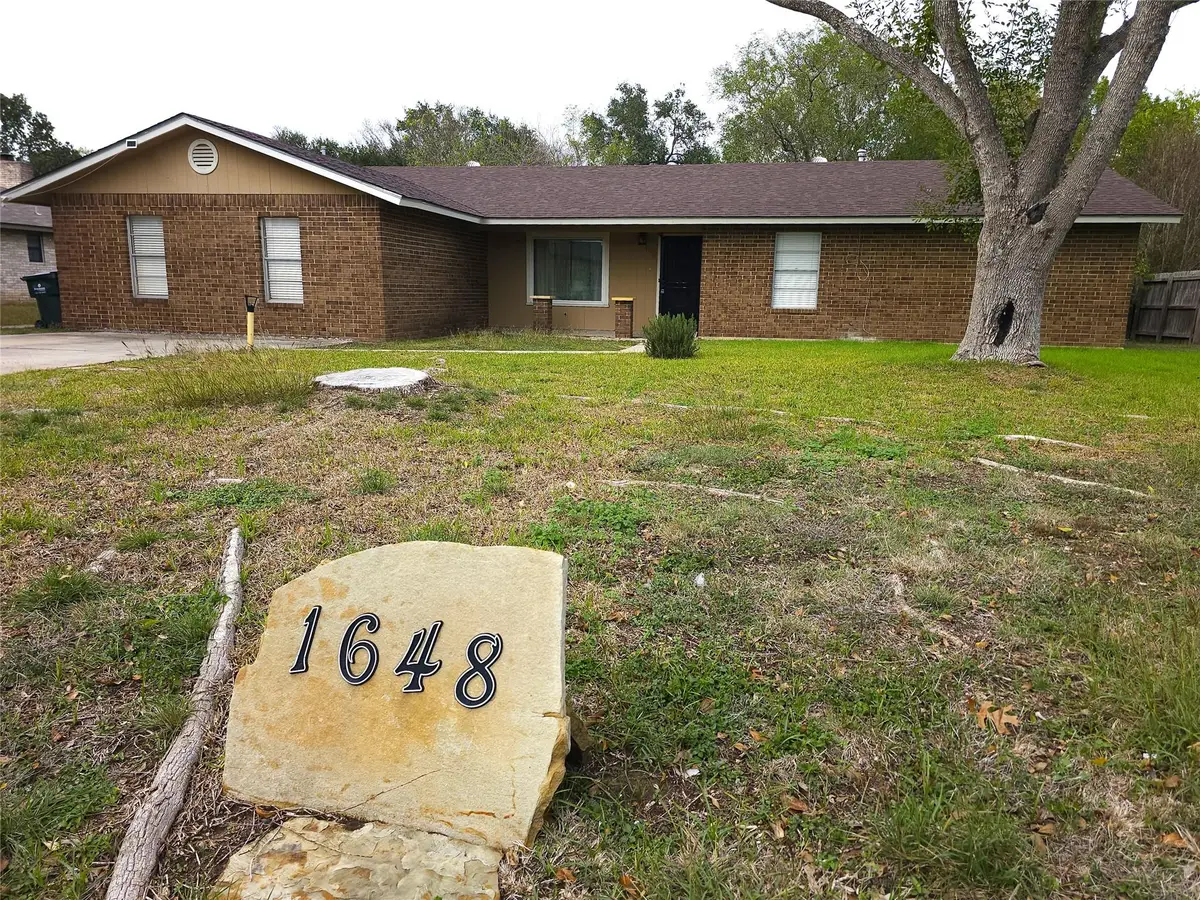 1648 Eastwood Dr, Seguin, TX 78155 - Image #1