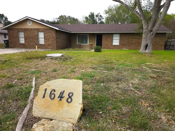 1648 Eastwood Dr, Seguin, TX 78155