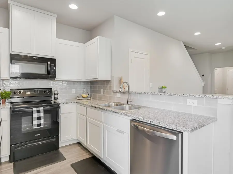 201 Peruna Dr, Marble Falls, TX 78654 - Image #3