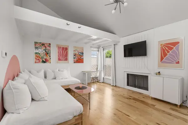 1000 W 26th St #208, Austin, TX 78705