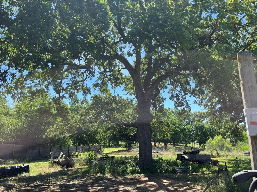 135 Belton St, McDade, TX 78650 - Image #2