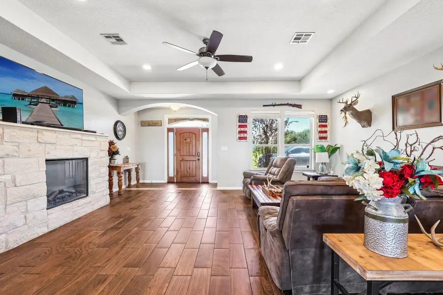 106 Eland Ave, Bastrop, TX 78602 - #2