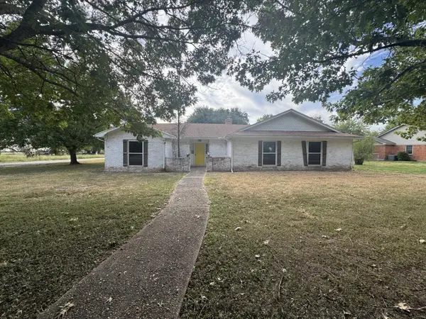 1516 E Mclennan Ave, Mart, TX 76664