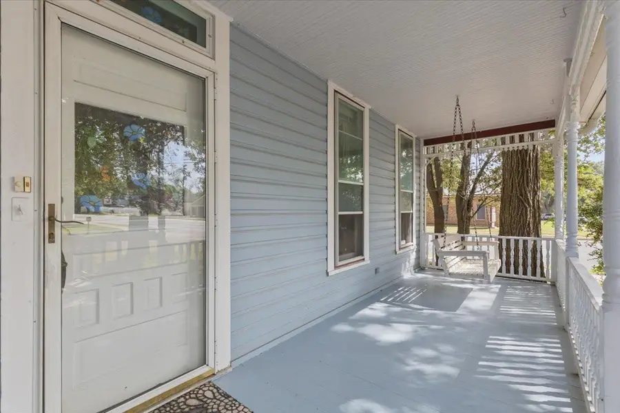 207 Hudgins St, Smithville, TX 78957 - #3