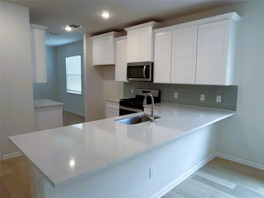 281 Porter Country Pkwy, Buda, TX 78610 - Image #3