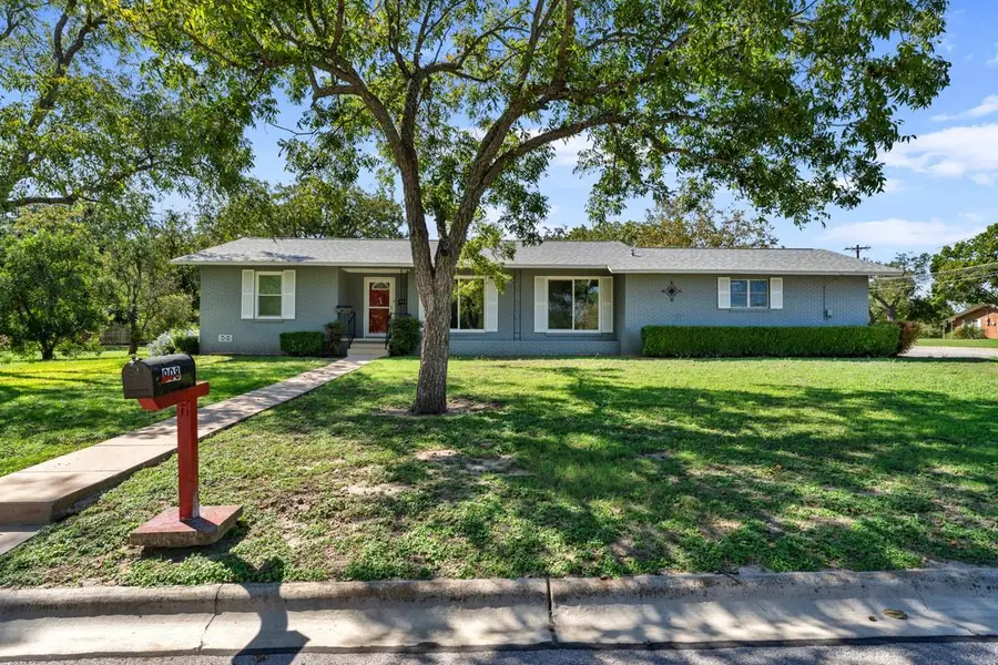 908 N Pierce St, Burnet, TX 78611 - #2