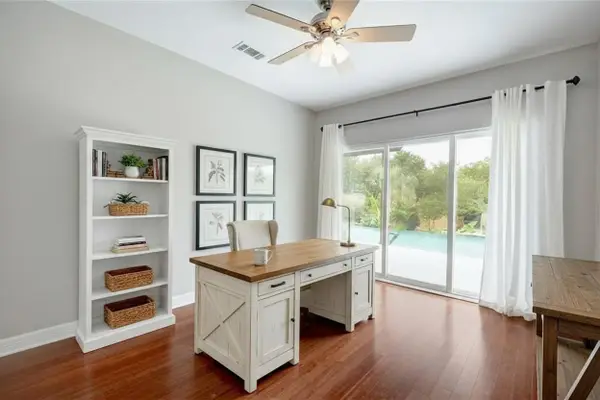 130 La Paz Pl, Cedar Creek, TX 78612