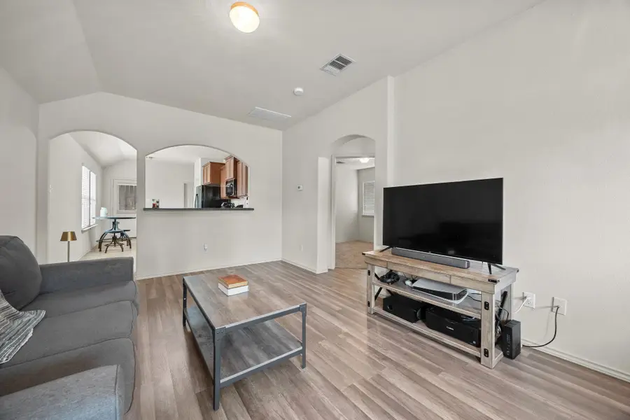 621 Amber Ln, Jarrell, TX 76537 - #3