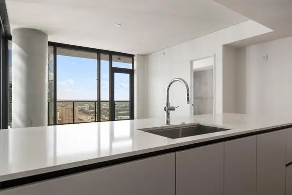 610 Davis St #2408, Austin, TX 78701