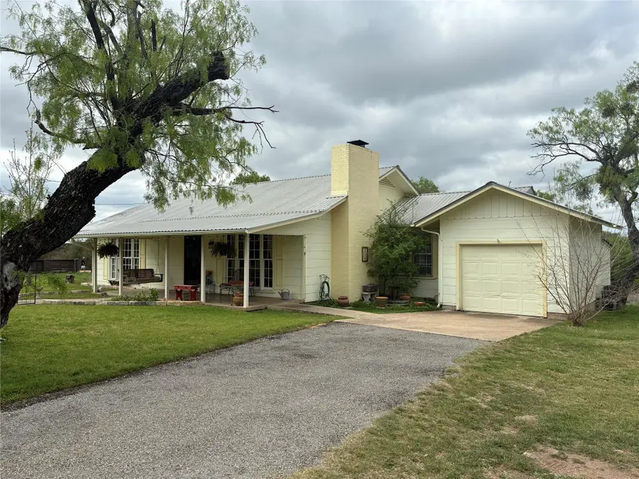 408 S Porter St, Lampasas, TX 76550 - #2