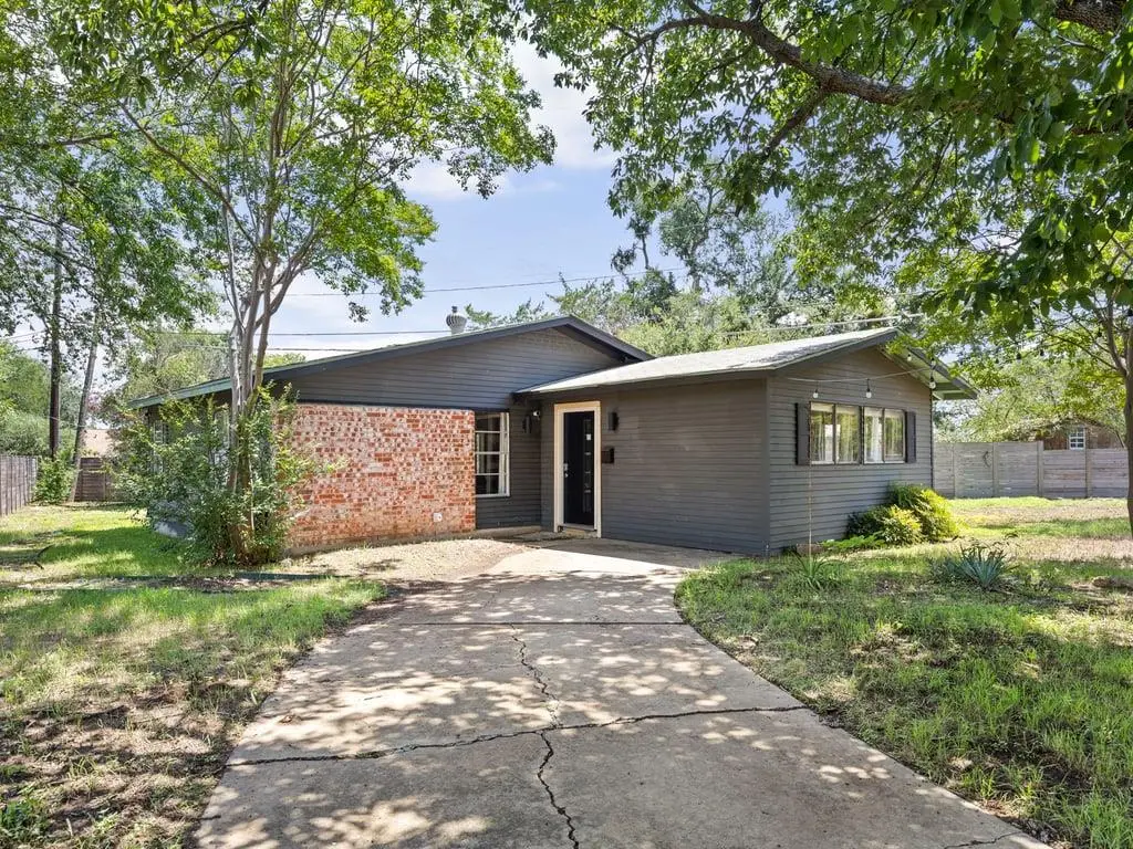 4911 Brighton Rd, Austin, TX 78745 - #1