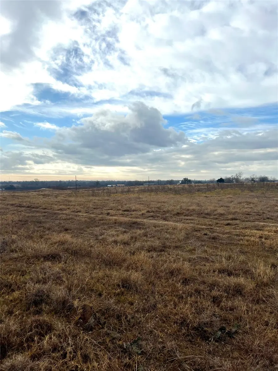 505 Engelke Rd, Kingsbury, TX 78638 - #2