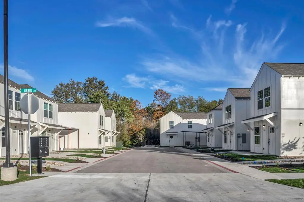 350 Debus St #124, Taylor, TX 76574 - #1
