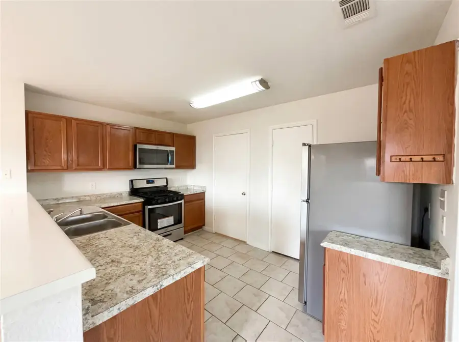 11813 Plains Valley Dr, Del Valle, TX 78617 - #2