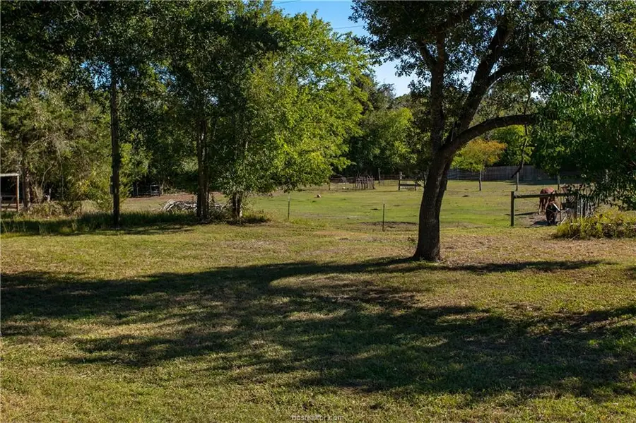 4449 Natalie Ln, Burton, TX 77835 - #2