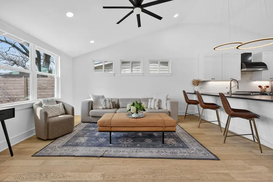 504 W Croslin St, Austin, TX 78752 - Image #3