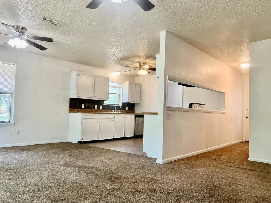 302 Harris St, Smithville, TX 78957 - Image #3