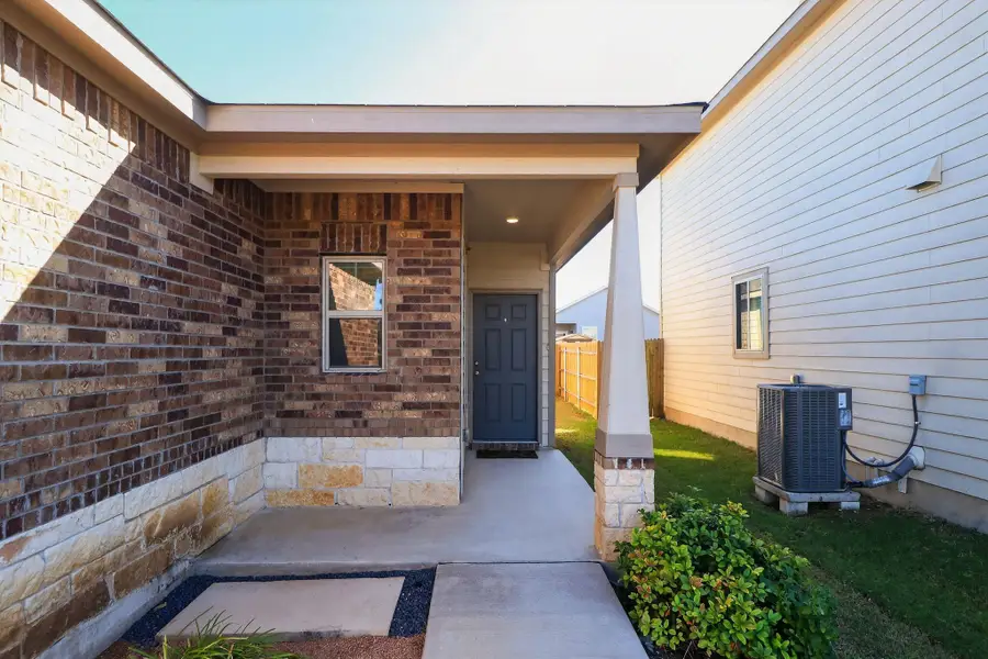 137 Miracle Dr, Jarrell, TX 76537 - Image #3