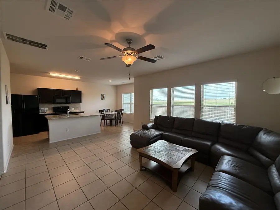 352 Circle Way #37E, Jarrell, TX 76537 - Image #3