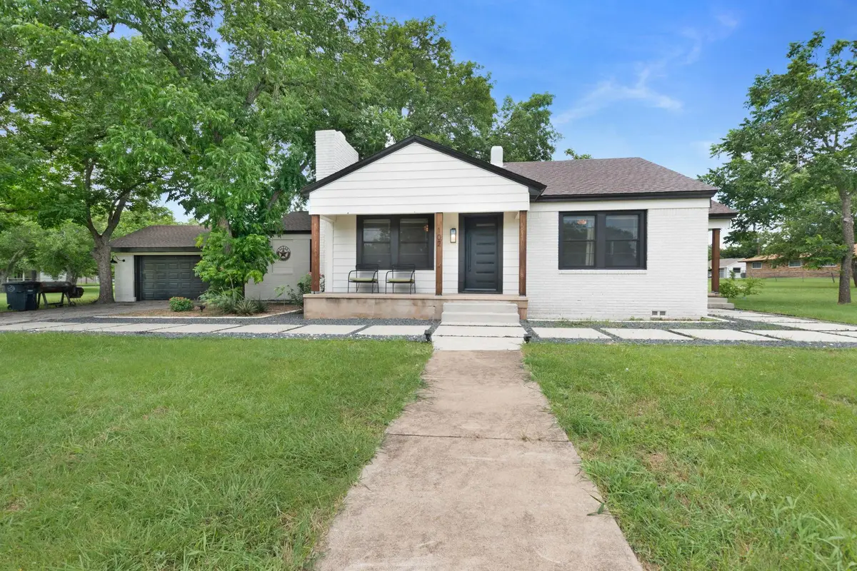 102 Elmo St, Florence, TX 76527 - #1
