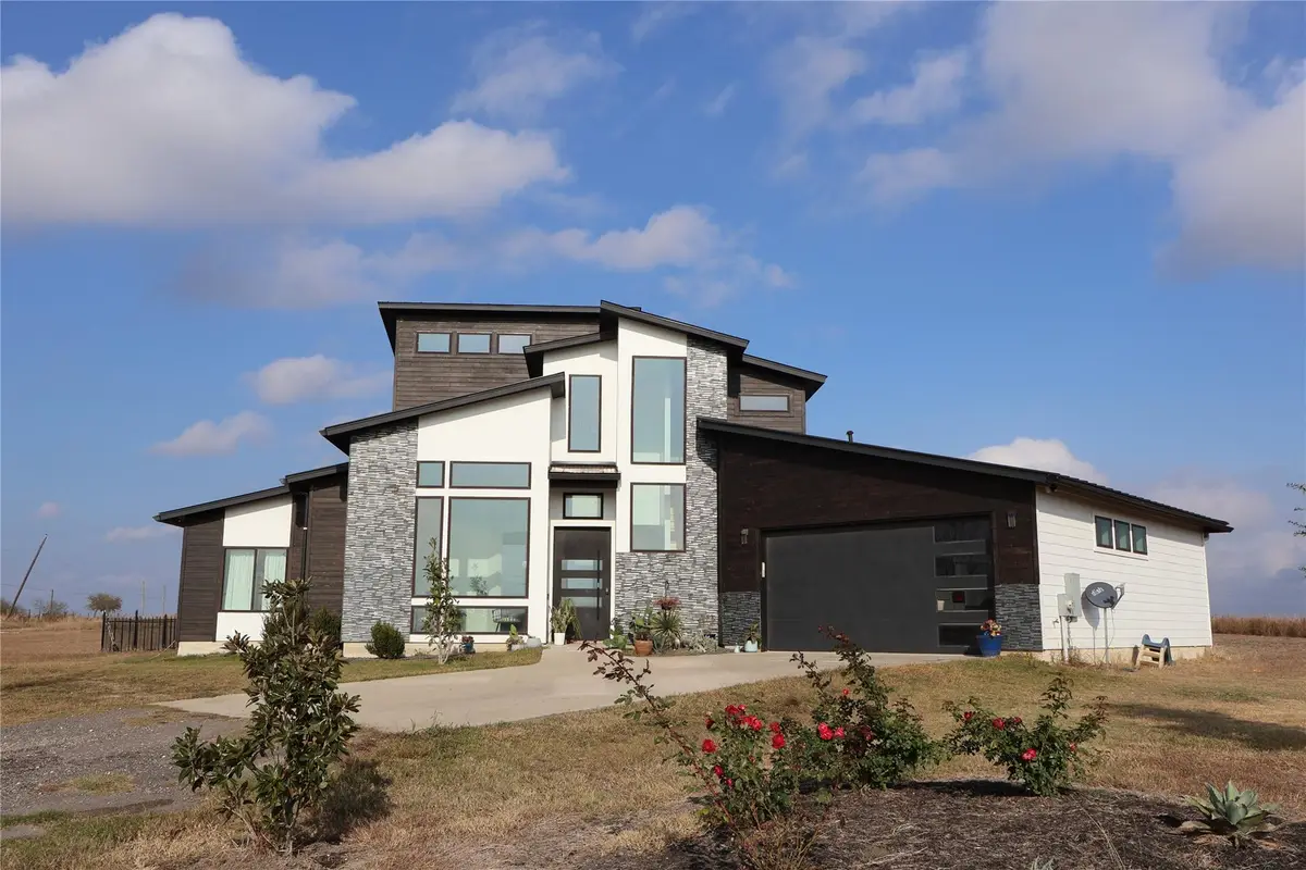 17216 Lund Carlson Rd, Elgin, TX 78621 - Image #1