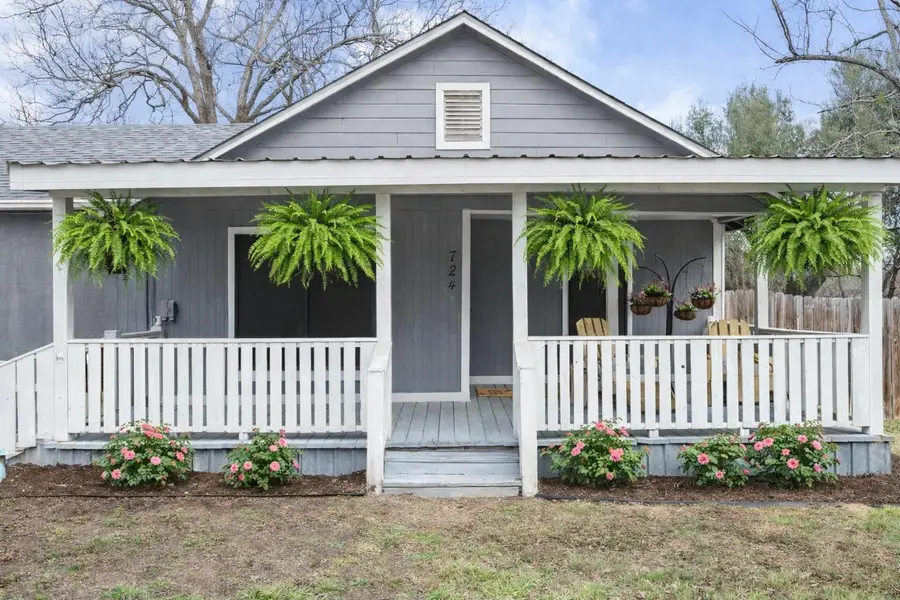 724 Scarbrough St, Rockdale, TX 76567 - #3